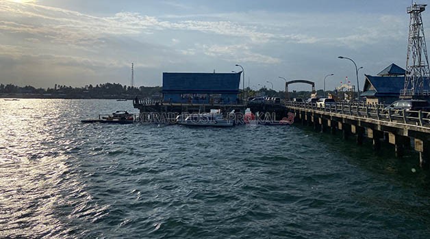 PELABUHAN SIDAYANG: Pelabuhan Sidayang di Kampung Tanjung Batu hingga kini masih menggunakan dermaga apung milik dermaga Pulau Derawan.