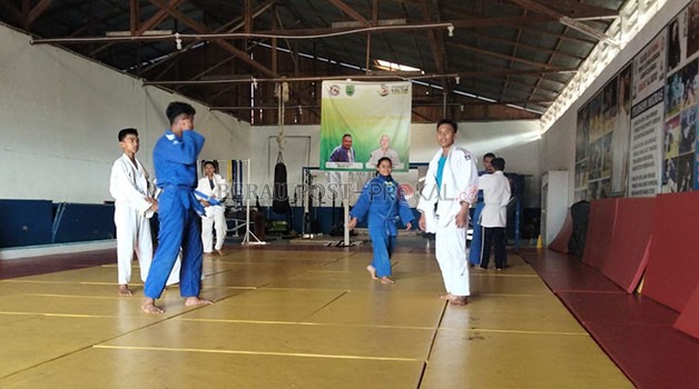 FOKUS BERLATIH: Para atlet Judo Berau saat latihan sebagai persiapan mengikuti  KASAD Cup pada Oktober mendatang.