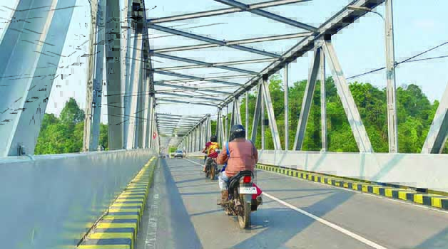 JANGAN LEWAT 8 TON: Daeng Icang harap pemerintah temukan solusi agar kendaraan di atas 8 ton tidak lewat Jembatan Sambaliung.