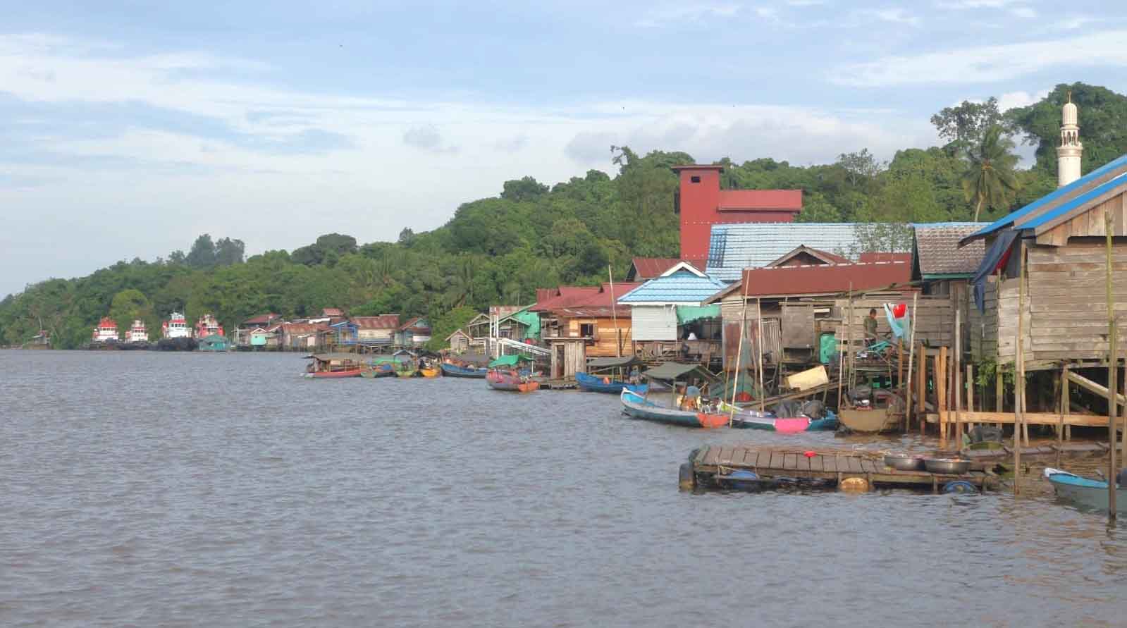 HARUS DIBENAHI: Permukiman di bantaran sungai dinilai harus dibenahi untuk menghilangkan kesan kumuh.