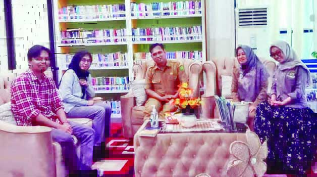 KUNJUNGAN: Tim peneliti saat melakukan kunjungan ke Dinas Perpustakaan dan Kearsipan (Dispusip) Berau, kemarin.