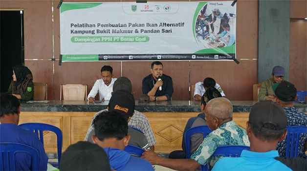 KOMITMEN TINGKATKAN PEREKONOMIAN: Dalam mendukung peningkatan perekonomian masyarakat, PT Berau Coal menggelar pelatihan bagi kelompok budidaya perikanan (Pokdakan) di Kecamatan Segah beberapa waktu lalu.