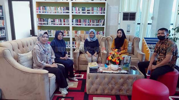 SAMBANGI DISPUSIP BERAU: Kantor Bahasa Provinsi Kalimantan Timur melalui Kelompok Kepakaran dan Layanan Profesional (KKLP) Perkamusan dan Peristilahan, sambangi Dispusip Berau, kemarin.