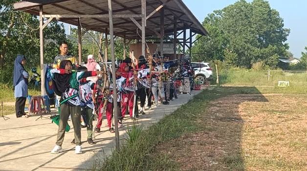 GEMBLENG ATLET: Atlet Panahan Junior saat melakukan latihan beberapa waktu lalu.