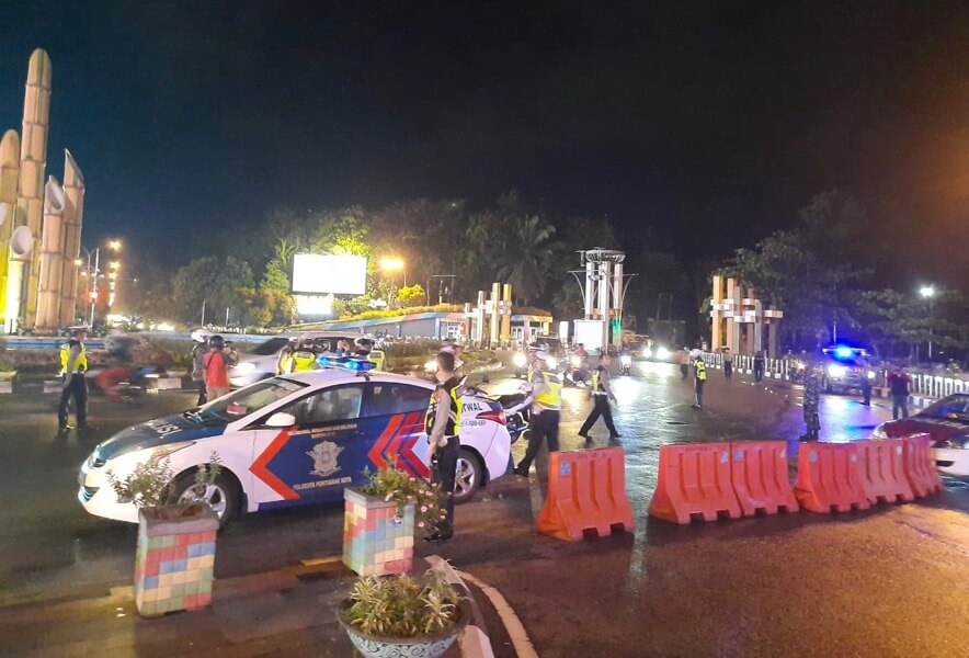 Pembatasan aktivitas malam hari untuk memutus rantai penyebaran Covid-19. foto Satlantas Polresta Pontianak