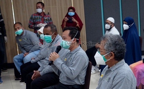 Dekan Fakultas Kedokteran Untan, dr Asroruddin menceritakan kisahnya sembuh dan terbebas dari Covid-19. foto Shando Safela