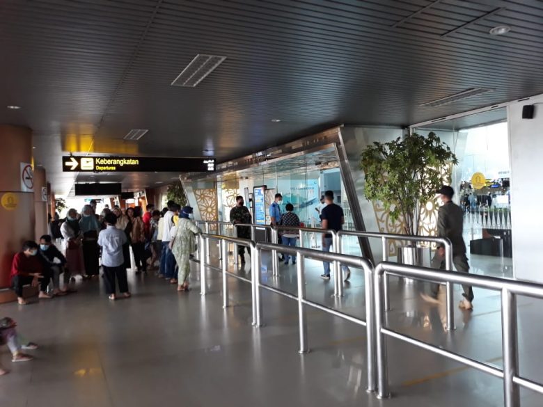 Keadaan di bandara Supadio, Pontianak.