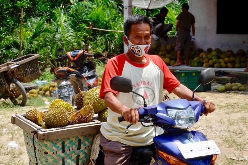 PENGHASIL DURIAN: Dusun Jemongko (Jemungkok) menjadi daerah penghasil durian berkualitas tinggi di Kalbar. Durian Jemungkok selalu diburu saat musim durian tiba. SHANDO SAFELA/PONTIANAK POST
