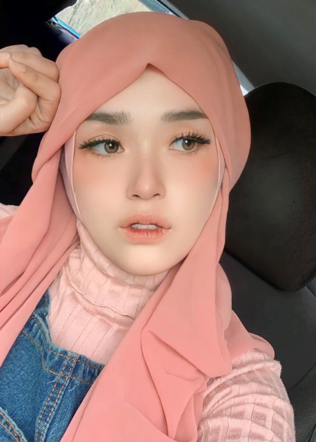 Eis Lucinta, PNS Pemprov Kalbar yang viral di TikTok karena menginspirasi para perempuan berhjjab. foto dokumen pribadi