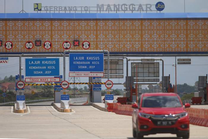 Di Kalimantan baru Kaltim yang punya jalan tol. Yakni tol Balikpapan-Samarinda. Warga Kalbar punya harapan besar untuk dibangun jalan tol di Kalbar.