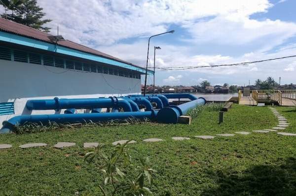 INSTALASI PDAM: Instalasi pengolahan air milik PDAM Tirta Khatulistiwa Pontianak di tepian Sungai Kapuas. Selama ini PDAM menggunakan air Sungai Kapuas sebagai bahan baku untuk kemudian diolah dan didistribusikan ke pelanggan. HARYADI/PONTIANAK POST