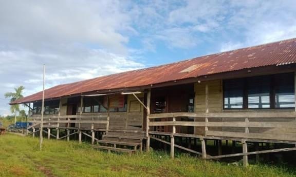 NYARIS ROBOH: Kondisi SDN 14 Trans Sukabaru, Kecamatan Pulau Maya, Kayong Utara yang nyaris roboh. IST