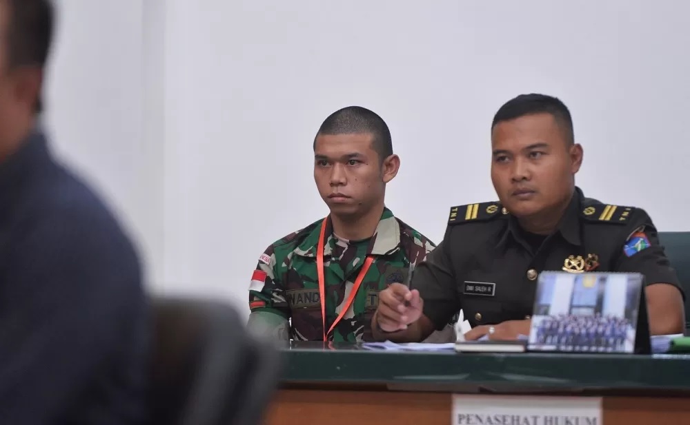 SIDANG: Kasus pembunuhan Sri Mulyani yang jasadnya ditemukan tinggal kerangka di Bukit Tempayan, Kecamatan Sajingan, Kabupaten Sambas mulai disidangkan di Pengadilan Militer 1-05 Pontianak. (MEIDY KHADAFI/PONTIANAK POST)