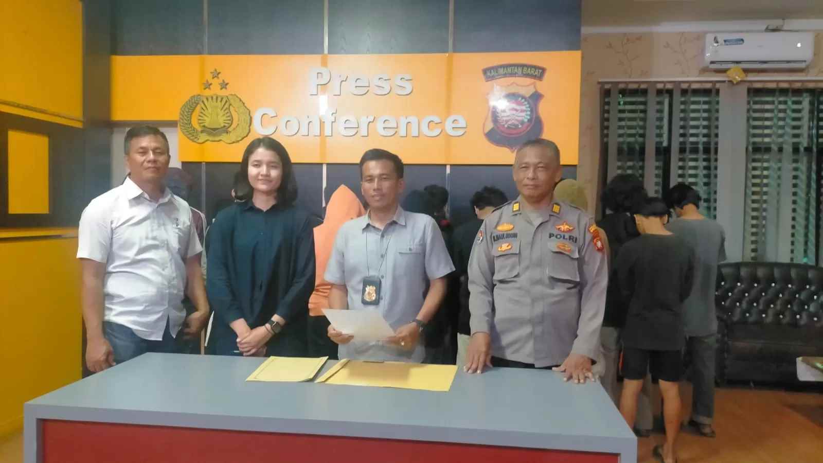 DIAMANKAN: Belasan muda mudi diamankan Polres Singkawang, Kamis (12/10) dini hari. (Polres Singkawang)
