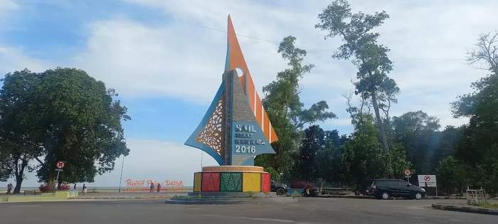 PINTU MASUK: Lokasi pintu masuk wisata Pantai Pulau Datok di Sukadana. (ISTIMEWA)