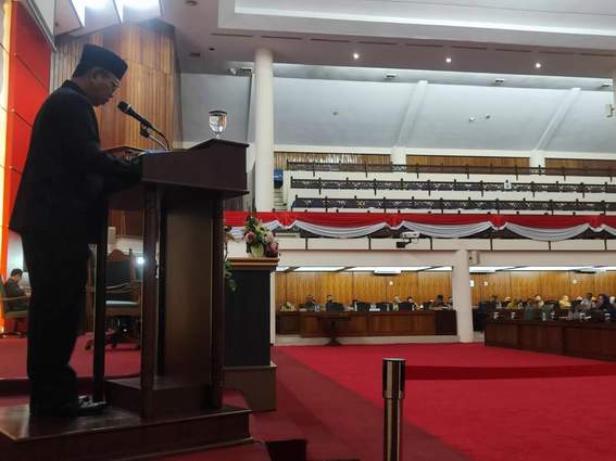 Pemprov Kalbar melalui Alfian membacakan pidato Pj Gubernur Kalbar mengenai postur APBD 2024, yang sudah disepakati Pemprov-DPRD Kalbar, Selasa(21/11).
