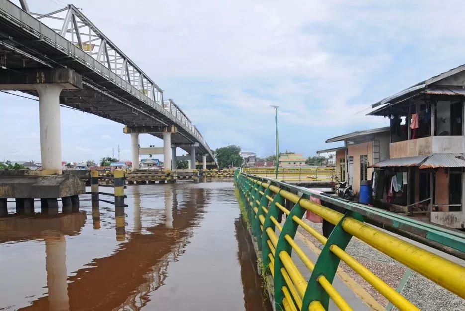 DUPLIKASI: Jembatan Kapuas 1 yang menghubungkan Pontianak Timur dan Pontianak Selatan, Pemerintah Kota Pontianak merencanakan akan membangun duplikasi. (Haryadi/Pontianak Post)