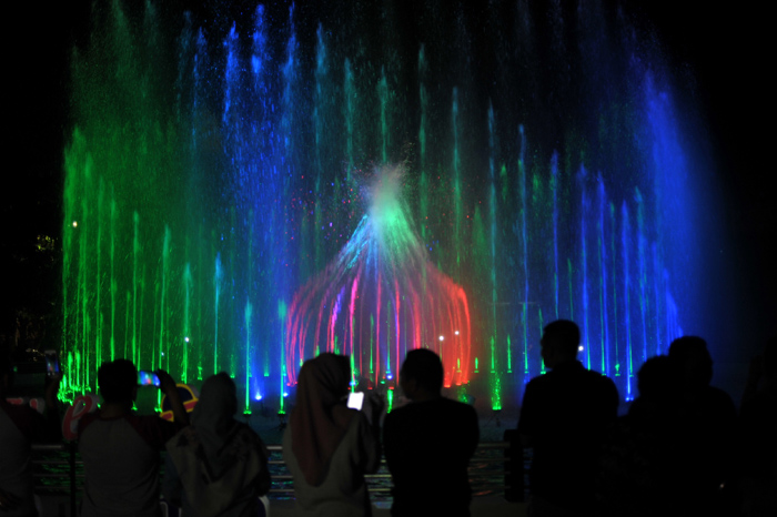 HIBURAN: Air mancur menari bisa disaksikan di RTH Taman Kamboja. | DOKUMEN RADAR BANJARMASIN