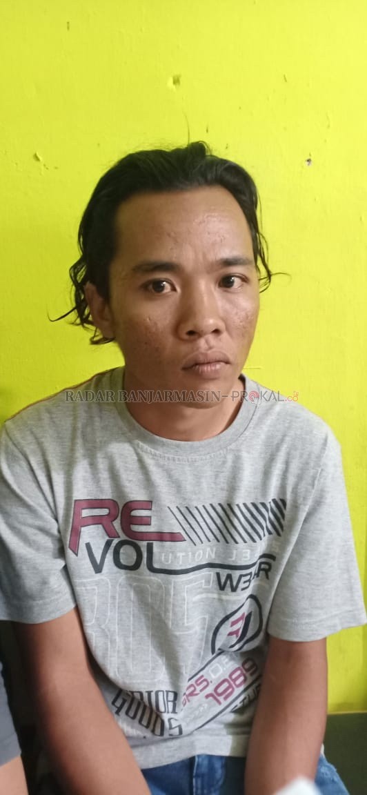 TAK BERKUTIK: Rahmadar alias Madar, pencuri motor tentara yang kini diamankan aparat di Polsek Bungur.