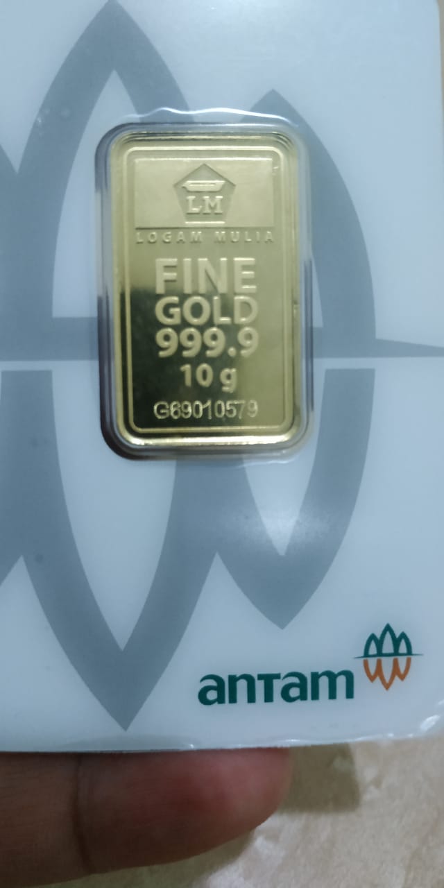 TURUN: Harga emas Antam turun Rp2000 per gramnya. | FOTO: NISA/RADAR BANJARMASIN