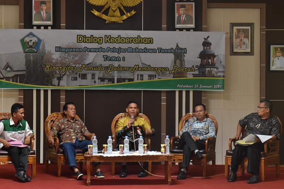 DIALOG: Pejabat SKPD dan Tokoh Masyarakat melakukan dialog bersama yang digagas oleh HPPMTL.