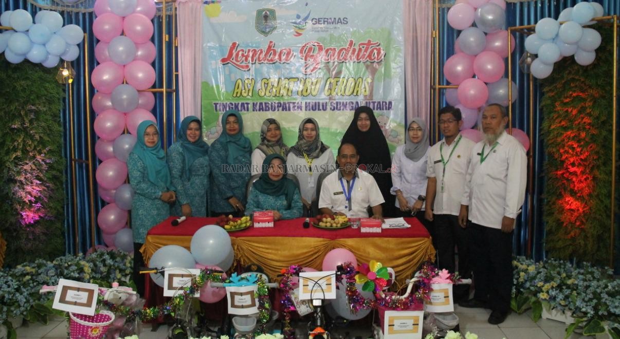 HADIR: Ketua TP PKK Hj Anisah Rasyidah Wahid saat hadir membuka kegiatan Lomba Baduta tingkat Kabupaten HSU yang dilaksanakan Dinkes HSU baru-baru ini. (Foto: Pemkab HSU untuk Radar Banjarmasin)