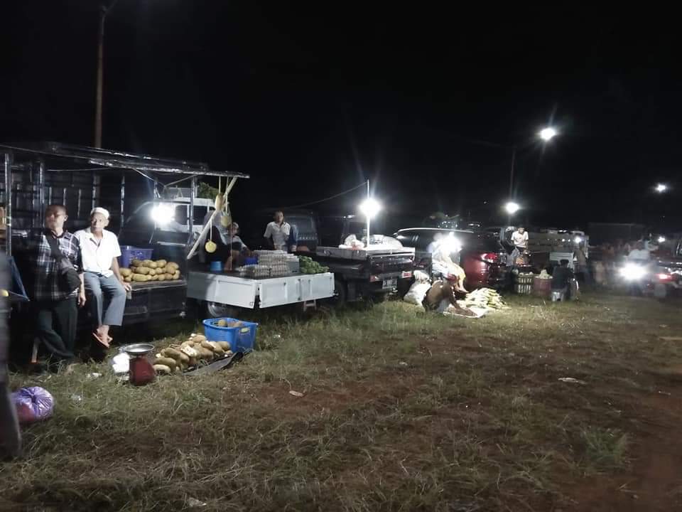 PINDAH: Kini para pedagang pasar malam di Bajuin Plaza sudah dipindah RTH Hasan Basri.