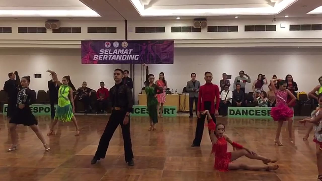 SABAR DULU: Dance sport menjadi salah satu cabor yang diproyeksikan dipertandingkan di Jatim sebagai co-host PON XX 2020.