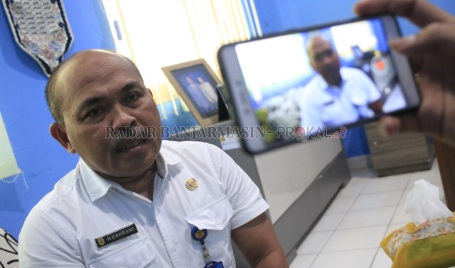 IMBAU: Kabid Pelayanan Dinas Kesehatan Kota Banjarbaru, Dahrani meminta agar apotek lebih selektif ketika menjual alkohol kepada calon pembeli guna mencegah penyalahgunaan. Foto: Muhammad Rifani/Radar Banjarmasin