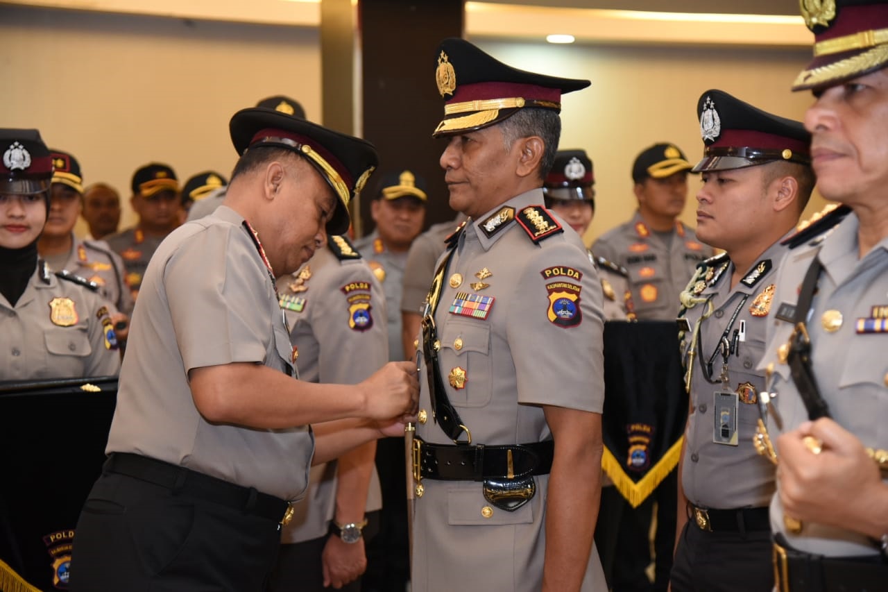 Sertijab sejumlah pejabat Polda Kalsel dan dua Kapolres jajaran berlangsung di Aula Bhayangkari Mathilda Batlayeri, Rabu (19/2) pagi.