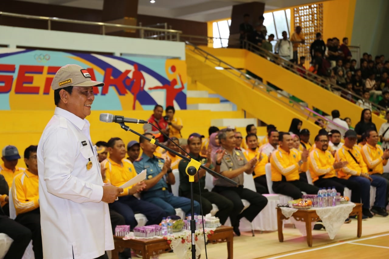 PRESTASI: Gubernur Kalimantan Selatan Sahbirin Noor meresmikan sarana olahraga di GOR Hasanuddin, Banjarmasin. | FOTO: HUMAS PEMPROV KALSEL FOR RADAR BANJARMASIN