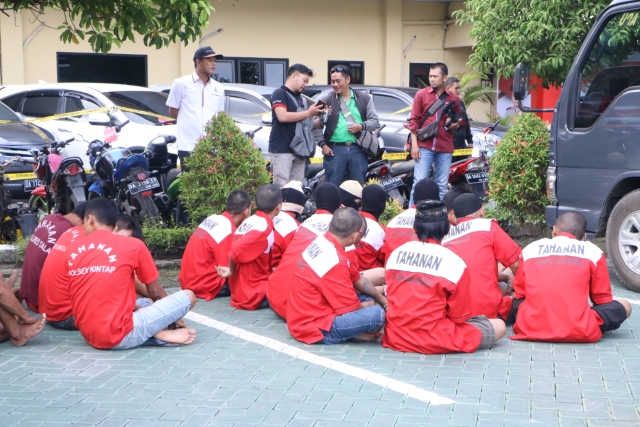 Ratusan unit motor dan puluhan unit mobil hasil pencurian dan penggelapan yang disita dari tangan pelaku