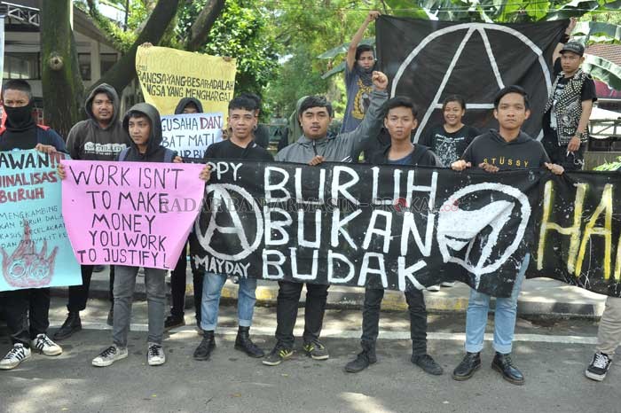 TOLAK OMNIBUS LAW: Konfederasi Serikat Pekerja Seluruh Indonesia (KSPSI) Kalsel menolak keinginan pemerintah menerapkan RUU Omnibus Law Cipta Kerja. Penolakan itu sudah mereka sampaikan ke DPRD Banjarmasin.