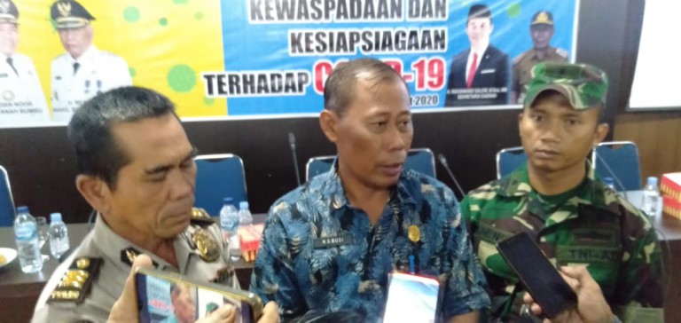 MASIH AMAN: Kepala Dinas Kesehatan Tanbu H Setia Budi mengatakan hingga kini wilayah Kabupaten Tanah Bumbu masih aman dari virus corona. (Foto Diskominfo Tanbu For Radar Banjarmasin).