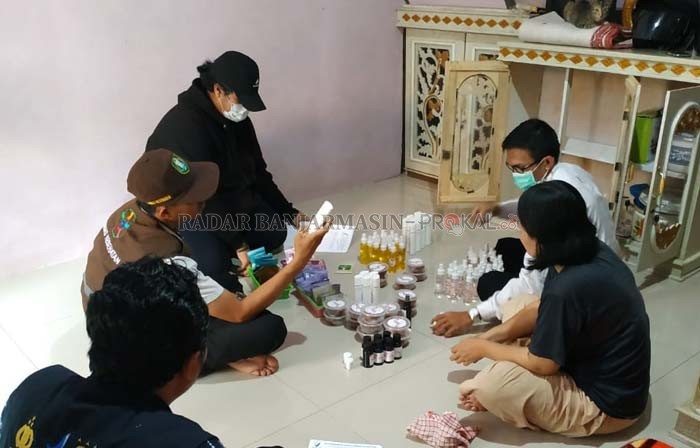 BARBUK: Sitaan kosmetik ilegal tanpa izin yang disita tim gabungan Razia PANGEA di wilayah Kabupaten HSU. (Foto: Pemkab HSU untuk Radar Banjarmasin)
