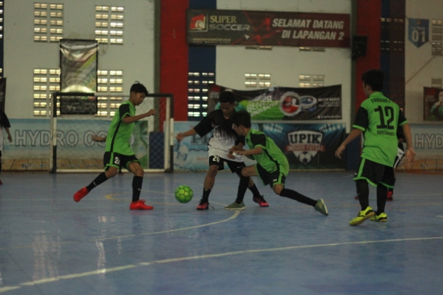 SENGIT: Keseruan Student Futsal Championship 2020 bakal berakhir minggu depan dengan memainkan partai semifinal dan final di hari yang bersamaan.