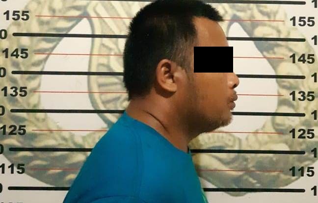 BEJAT: JO, pelaku pencabulan anak bawah umur saat diamankan di Polres Balangan. | FOTO: HUMAS POLRES FOR RADAR BANJARMASIN.