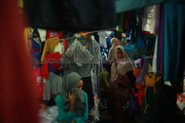 Ada ribuan orang tiap harinya bertandang ke pasar. Seperti ke Ujung Murung, Sudimampir, Malabar, dan pusat perdagangan besar lainnya.