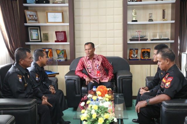AUDIENSI: Bupati Tala Sukamta menerima jajaran Senkom Mitra Polri di Tala untuk melakukan audiensi.