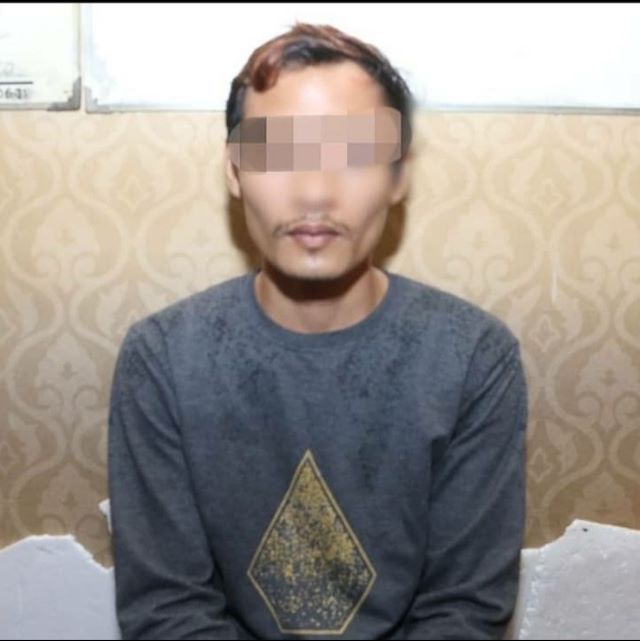 MENYESAL: BZ, pelaku pembuatan dan penyebaran berita hoaks video yang menyebut adanya korban Corona di Banjarbaru. | Foto: Humas Polres Banjarbaru for Radar Banjarmasin