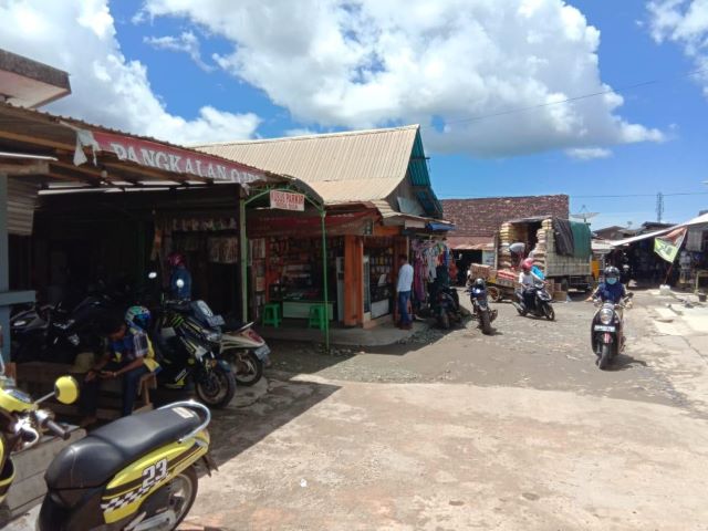 SIDAK: Pasar menjadi sasaran sidak Pemkab Tanbu di tengah wabag Covid-19. (Foto Istimewa For Radar Banjarmasin).