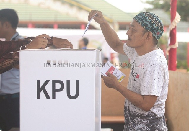 Pemerintah pusat resmi menunda Pilkada 2020.