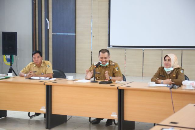 MONEV: Wakil Bupati Tala Abdi Rahman melakukan Monev kepada jajaran petugas kesehatan untuk menyamakan persepsi terhadap pasien rujukan.