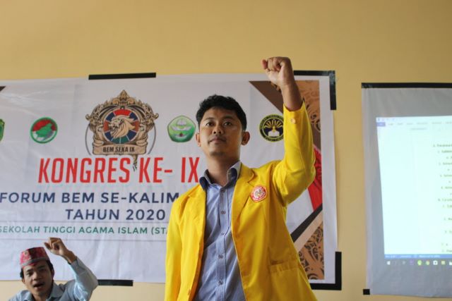 SUARA MUDA: Ketua BEM Universitas Lambung Mangkurat (ULM) Ahdiat Zairullah berharap ketegasan pemerintah daerah, jangan loyo di depan pusat. | FOTO: ENDANG SYARIFUDDIN/RADAR BANJARMASIN