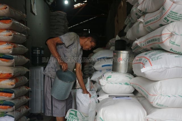 GUDANG BERAS: Stok beras harus terus dipantau agar tidak terjadi aksi borong. | DOKUMEN RADAR BANJARMASIN