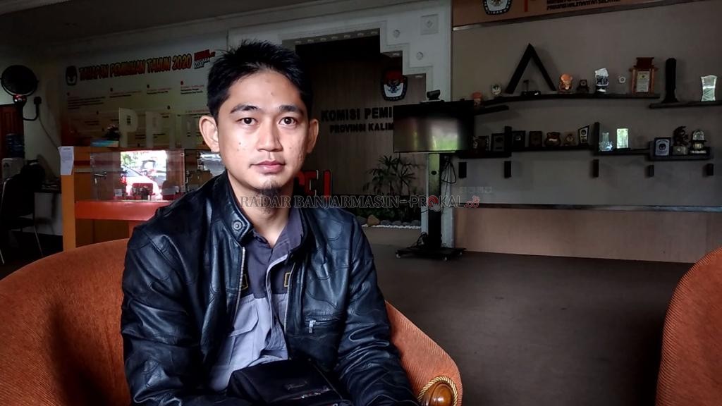 MASIH MUDAH: Taufikurakhman, staf di sekretariat DPD Kalsel digadang menggantikan Ketua KPU Banjarmasin yang terjerat kasus pencabulan. | FOTO: M OSCAR FRABY/RADAR BANJARMASIN