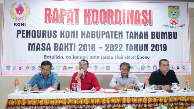 PROGRAM: Ketua Umum KONI Kabupaten Tanbu, H Saipul Rahman (dua dari kiri) di agenda Rakor KONI Kabupaten Tanbu, tahun lalu. Selama pandemi Corona, KONI Kabupaten Tanbu tetap memaksimalkan koordinasi via aplikasi WA.