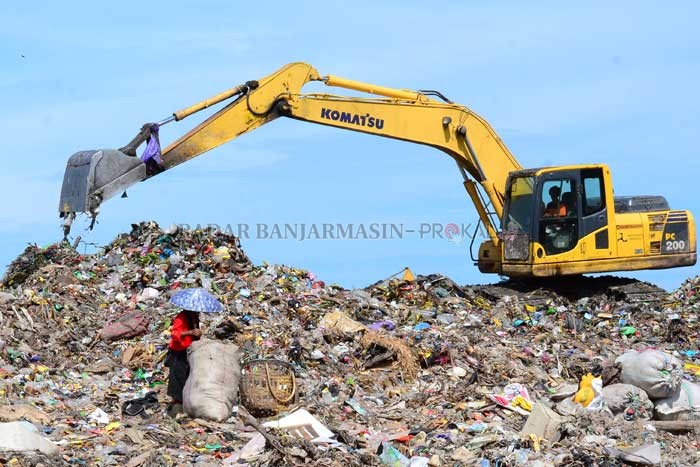 GUNUNGAN SAMPAH: Rencana pembangunan industri pengolahan sampah menjadi energi listrik di TPA Tempat Pembuangan Akhir (TPA) Basirih, Banjarmasin oleh investor dari Belanda, ditunda karena dampak wabah Corona yang melanda dunia.