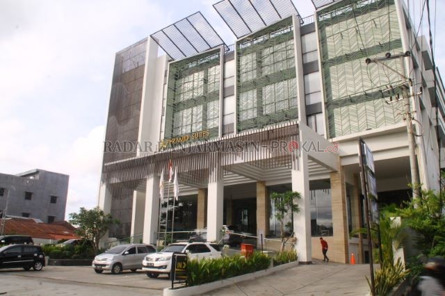 KORBAN: Hotel berbintang di Jalan Skip Lama, Banjarmasin Tengah. Sektor perhotelan mulai limbung dihantam wabah virus corona. | FOTO: MAULANA/RADAR BANJARMASIN