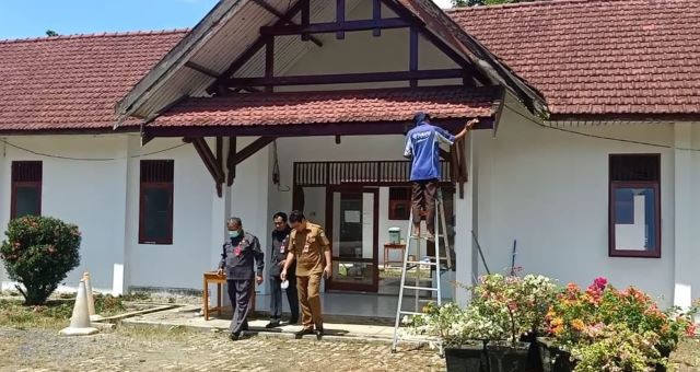 Sanggar Kegiatan Belajar (SKB) dan Pusdiklat Sepakbola Binuang, menjadi tempat isolasi mandiri Covid-19 di Kabupaten Tapin. | Foto: Rasidi Fadli/Radar Banjarmasin
